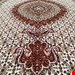  اندازه قالیچه 3 متری 40 رج با پشم مرینوس پرویزیان (7لا) طرح گل 50 رج تک گره ترکی (تضمینی) رنگ متن کرم، حاشیه افسری و ترنج پیازی 11 متن رنگی 28 رنگ پشم و 3 رنگ ابریشم جدیدترین نقشه ماهی کمال الملک خوی رنگرزی شده توسط دستگاه اشلاپ فورس با پودر صیبای آلمانی تضمین کیفیت بافت همراه با قید در فاکتور                         