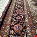  اندازه قالیچه 3 متری 40 رج با پشم مرینوس پرویزیان (7لا) طرح گل 50 رج تک گره ترکی (تضمینی) رنگ متن سرمه ای، حاشیه سرمه ای و ترنج پیازی 11 متن رنگی 28 رنگ پشم و 3 رنگ ابریشم جدیدترین نقشه ماهی کمال الملک خوی رنگرزی شده توسط دستگاه اشلاپ فورس با پودر صیبای آلمانی تضمین کیفیت بافت همراه با قید در فاکتور             