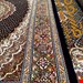  اندازه 1.5 متری 40 رج با پشم مرینوس پرویزیان (7لا) طرح گل 50 رج تک گره ترکی (تضمینی) رنگ متن سرمه ای، حاشیه افسری و ترنج پیازی 9 متن رنگی 28 رنگ پشم و 3 رنگ ابریشم جدیدترین نقشه ماهی کمال الملک خوی رنگرزی شده توسط دستگاه اشلاپ فورس با پودر صیبای آلمانی تضمین کیفیت بافت همراه با قید در فاکتور                  