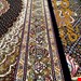  اندازه 1.5 متری 40 رج با پشم مرینوس پرویزیان (7لا) طرح گل 50 رج تک گره ترکی (تضمینی) رنگ متن سرمه ای، حاشیه افسری و ترنج پیازی 9 متن رنگی 28 رنگ پشم و 3 رنگ ابریشم جدیدترین نقشه ماهی کمال الملک خوی رنگرزی شده توسط دستگاه اشلاپ فورس با پودر صیبای آلمانی تضمین کیفیت بافت همراه با قید در فاکتور                   