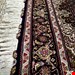  اندازه 1.5 متری 40 رج با پشم مرینوس پرویزیان (7لا) طرح گل 50 رج تک گره ترکی (تضمینی) رنگ متن سرمه ای، حاشیه سرمه ای و ترنج پیازی 9 متن رنگی 28 رنگ پشم و 3 رنگ ابریشم جدیدترین نقشه ماهی کمال الملک خوی رنگرزی شده توسط دستگاه اشلاپ فورس با پودر صیبای آلمانی تضمین کیفیت بافت همراه با قید در فاکتور                    