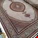  اندازه جفت 9 متری 40 رج با پشم مرینوس پرویزیان (7لا) طرح گل 50 رج تک گره ترکی (تضمینی) رنگ متن  کرم، حاشیه افسری و ترنج پیازی 17 متن رنگی 28 رنگ پشم و 3 رنگ ابریشم جدیدترین نقشه ماهی کمال الملک خوی رنگرزی شده توسط دستگاه اشلاپ فورس با پودر صیبای آلمانی تضمین کیفیت بافت همراه با قید در فاکتو                 