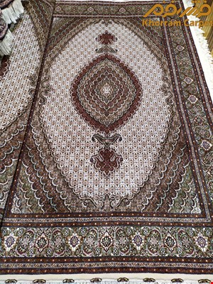 فرش دستباف ماهی خوی جفت 6 متری کرم پرویزیان کد 242