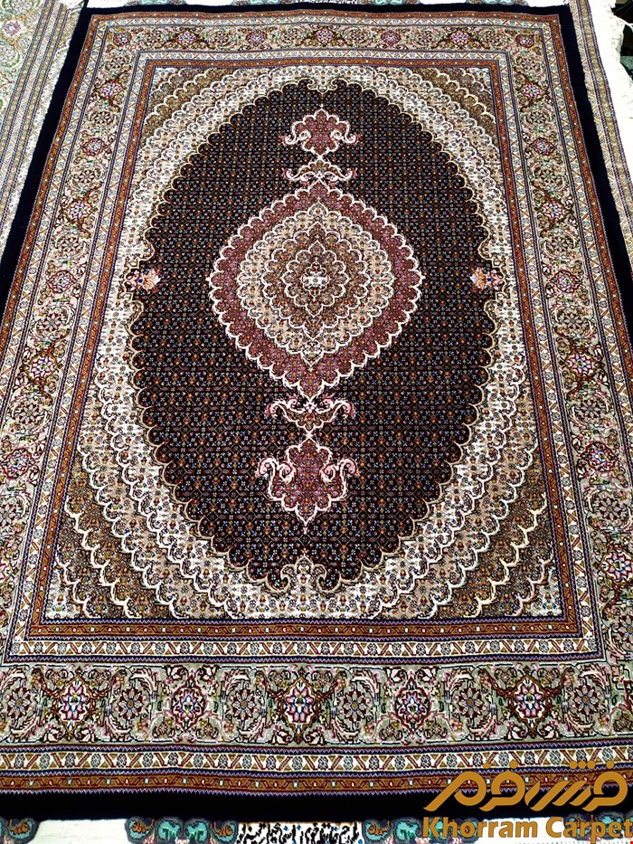 فرش دستباف ماهی خوی قالیچه 3 متری سرمه ای پرویزیان کد 246