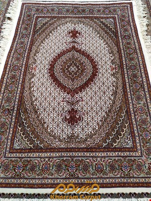 فرش دستباف ماهی خوی قالیچه 3 متری کرم پرویزیان کد 247