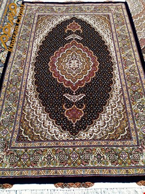 فرش دستباف ماهی خوی ذرع و نیم 1.5متری سرمه ای پرویزیان کد 250
