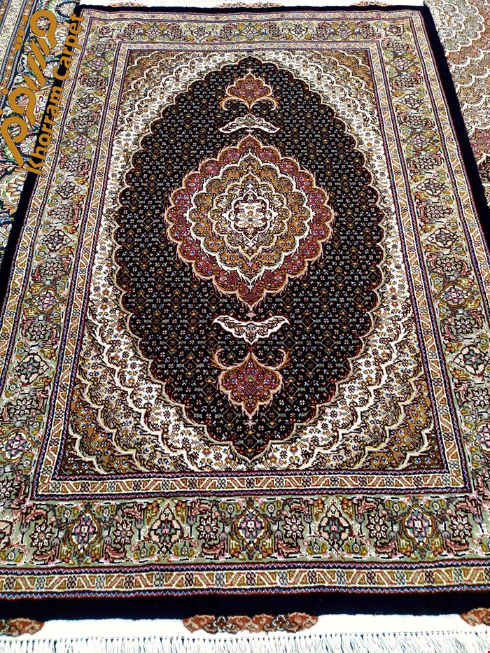 فرش دستباف ماهی خوی ذرع و نیم 1.5متری سرمه ای پرویزیان کد 250