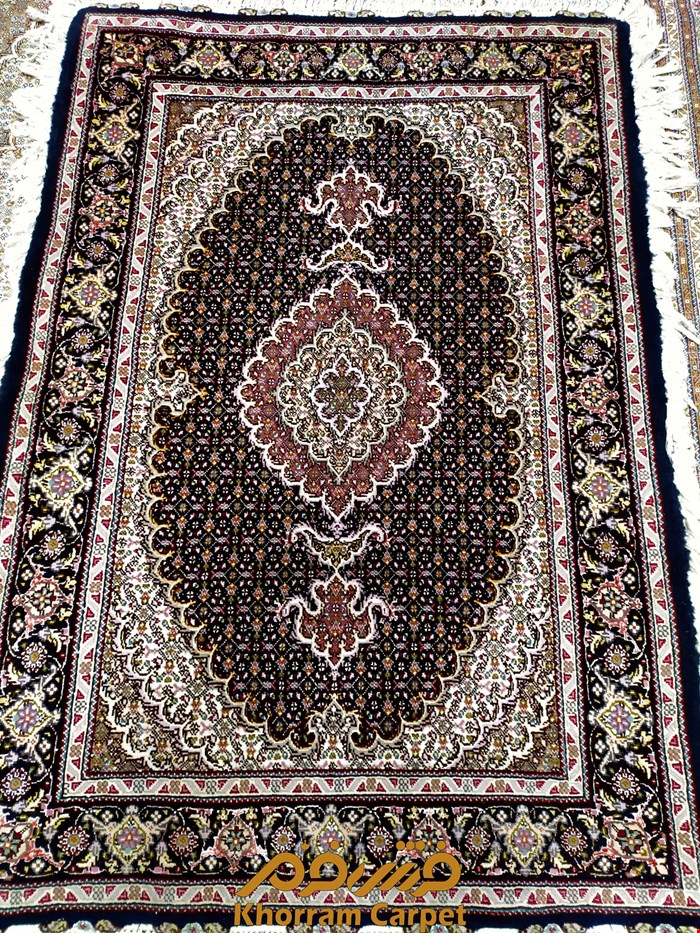 فرش دستباف ماهی خوی ذرع و نیم 1.5 متری سرمه ای پرویزیان کد 253