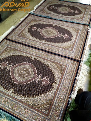 فرش دستباف ماهی خوی سه تخته قالیچه 3 متری سرمه ای پرویزیان کد 255